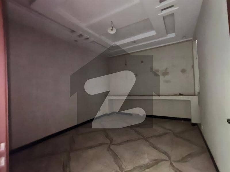 راجا بازار راولپنڈی میں 108 کنال Studio عمارت 25.0 کروڑ میں برائے فروخت۔