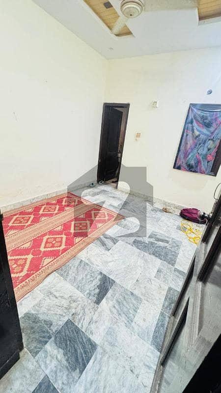 hayatabad phase 6 1room available for female hayatabad phase 6 1room available for female