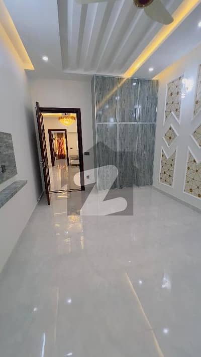 10 Marla used House for sale very Hot location in LDA avenue one