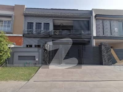 On Excellent Location 10 Marla House In Dream Garden - Block F For sale