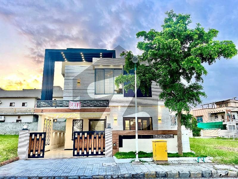 10 Marla Designer Home | 5 Beds | Premium Location
