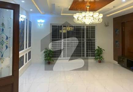 House Of 10 Marla Available For rent In Bahria Town - Sector C