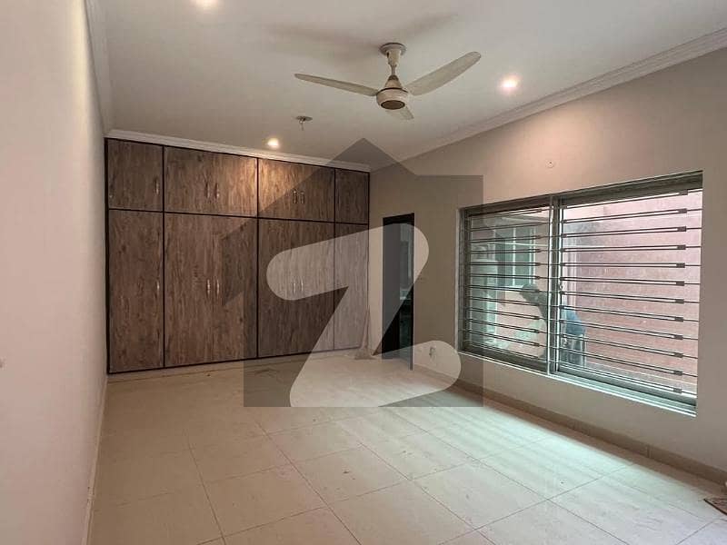 1 kanal Lower Ground Portion For Rent