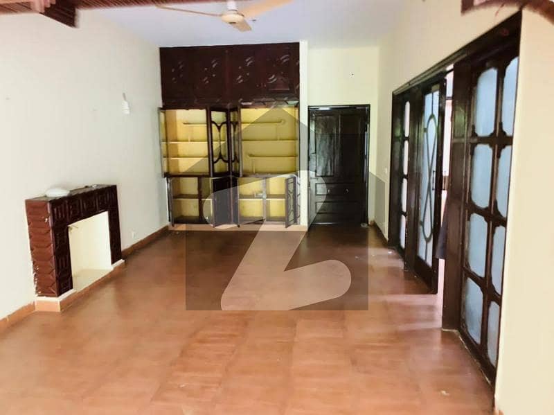 HOUSE FOR RENT IN F-8 HOUSE FOR RENT IN F-8