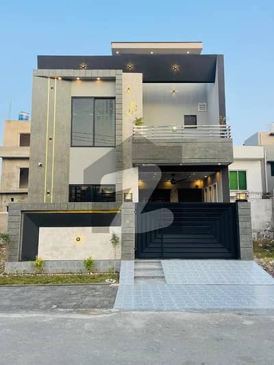 بحریہ ٹاؤن سیکٹر ای بحریہ ٹاؤن,لاہور میں 3 کمروں کا 5 مرلہ مکان 1.95 کروڑ میں برائے فروخت۔