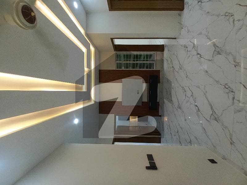 8 Marla Brand New Luxury Portion For Rent