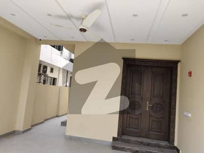 ڈی ایچ اے فیز 3 ڈیفنس (ڈی ایچ اے),لاہور میں 3 کمروں کا 1 کنال بالائی پورشن 1.6 لاکھ میں کرایہ پر دستیاب ہے۔