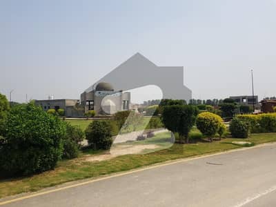 160 Marla on Excellent Location of Lyallpur Villas