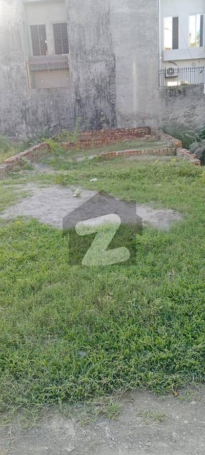 4 Marla Ideal location plot on 100 Feet Road for sale in pak arab phase 2 f1 block