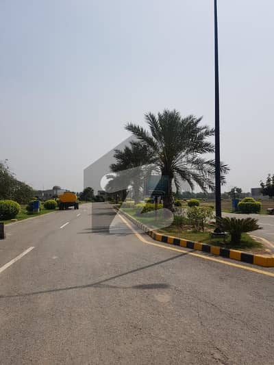 20 Marla in Best society of Canal Road Faisalabad.