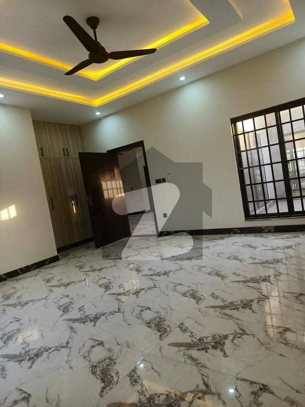 1 KANAL GROUND FLOOR AVAILABLE FOR RENT 1 KANAL GROUND FLOOR AVAILABLE FOR RENT