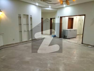ڈی ایچ اے فیز 3 - بلاک ایکس فیز 3,ڈیفنس (ڈی ایچ اے),لاہور میں 2 کمروں کا 1 کنال زیریں پورشن 1.3 لاکھ میں کرایہ پر دستیاب ہے۔