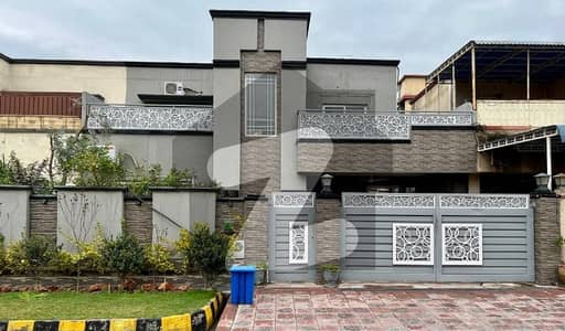 عسکری 6 پشاور میں 5 کمروں کا 10 مرلہ مکان 5.0 کروڑ میں برائے فروخت۔