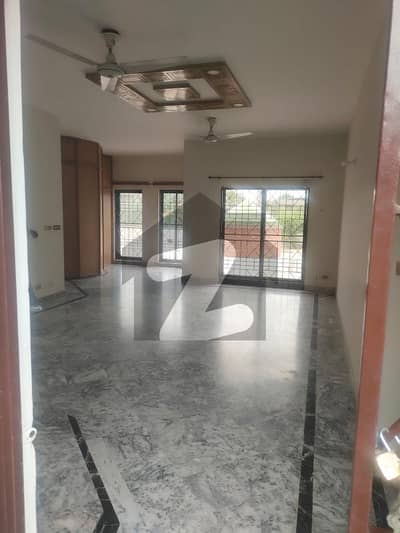 DHA Phase 3, Block Z, 01 Kanal, 03 Bed, Luxury Upper Portion For Rent.