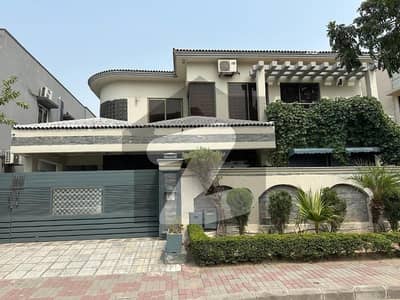 بحریہ ٹاؤن فیز 4 بحریہ ٹاؤن راولپنڈی,راولپنڈی میں 6 کمروں کا 1 کنال مکان 7.7 کروڑ میں برائے فروخت۔