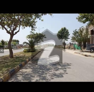 10 Marla Plot in Media Town, D Block, Quaid-e-Azam Avenue. Direct Owner