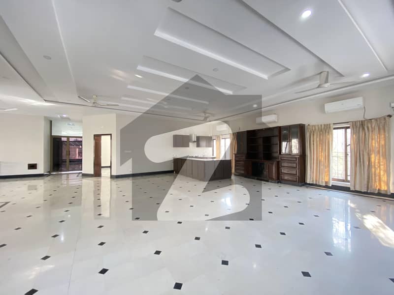ایف ۔ 6 اسلام آباد میں 8 کمروں کا 2 کنال مکان 65.0 کروڑ میں برائے فروخت۔