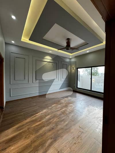 5 Bedrooms Luxurious Villa for RENT, Near Main Entrance of Bahria Town.