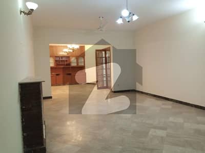 E-11 9 Bedroom 9 Bathroom 3 Storey House 4090 400 Yard Marble Flooring Livable House
