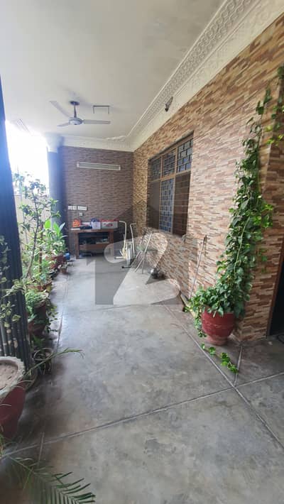 حیات آباد پشاور میں 10 کمروں کا 1 کنال مکان 7.7 کروڑ میں برائے فروخت۔