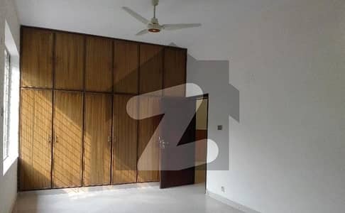 ماڈل ٹاؤن ۔ بلاک این ایکسٹینشن ماڈل ٹاؤن,لاہور میں 6 کمروں کا 1 کنال مکان 6.5 کروڑ میں برائے فروخت۔