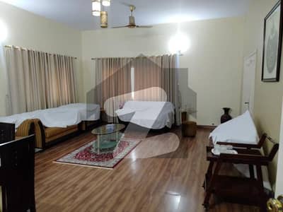 Like New Ground Floor 3 Bed dd Sept Gate parking 240 YardsTile Flooring