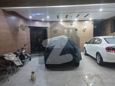 ایڈن سٹی - بلاک اے ایڈن سٹی,ایڈن,لاہور میں 5 کمروں کا 1 کنال مکان 6.5 کروڑ میں برائے فروخت۔