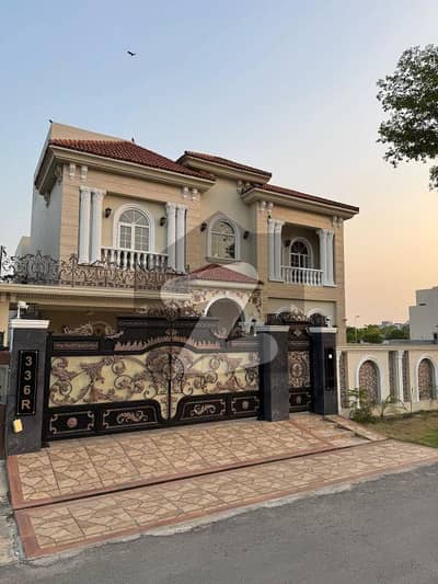 ڈی ایچ اے فیز 6 ڈیفنس (ڈی ایچ اے),لاہور میں 5 کمروں کا 1 کنال مکان 3.1 لاکھ میں کرایہ پر دستیاب ہے۔
