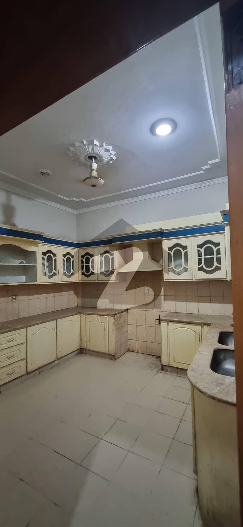 20 Marla Upper Portion For Rent In Johar Town Block H2 60 Feet Road  4 Bed (Original Picture)  Tile Flooring  Hot Location  Main Approached