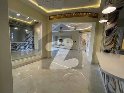 8 Bedrooms Brand New VIP Stand Living House