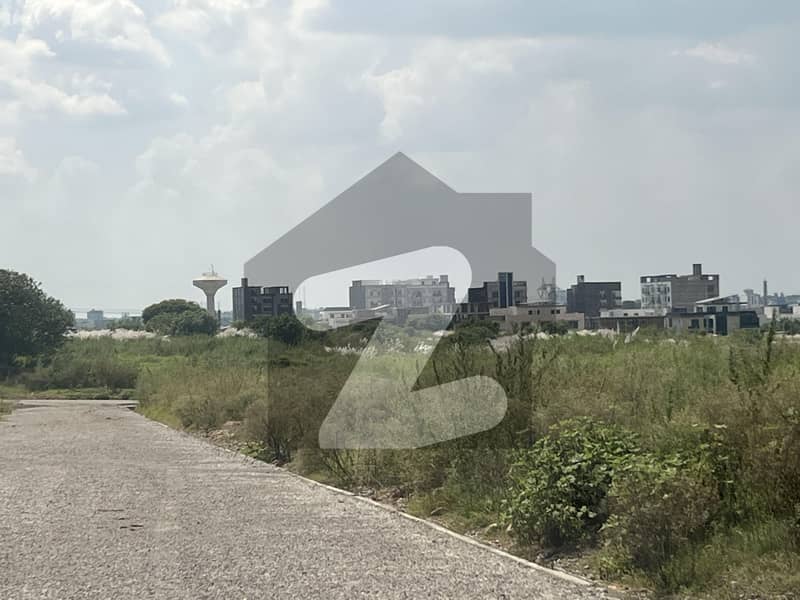8 Marla Beautiful Location Plot Available For Sale