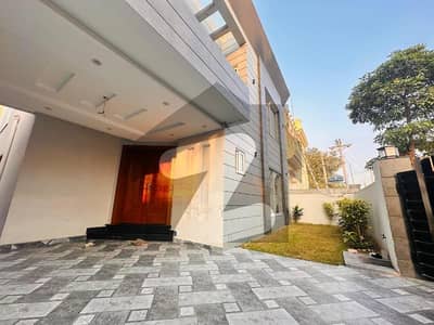 10 Marla Brand New Beautiful Lavish House For Sale Hundred Percent Original Pictures