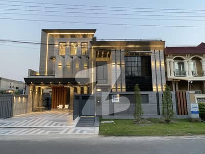 واپڈا ٹاؤن لاہور میں 6 کمروں کا 1 کنال مکان 9.2 کروڑ میں برائے فروخت۔
