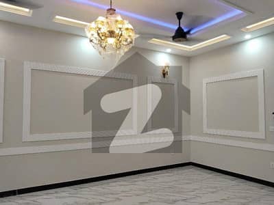 ٹاپ سٹی 1 اسلام آباد میں 5 کمروں کا 8 مرلہ مکان 3.8 کروڑ میں برائے فروخت۔