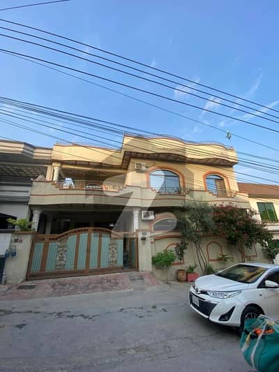 نیو لالہ زار راولپنڈی میں 5 کمروں کا 10 مرلہ مکان 4.3 کروڑ میں برائے فروخت۔