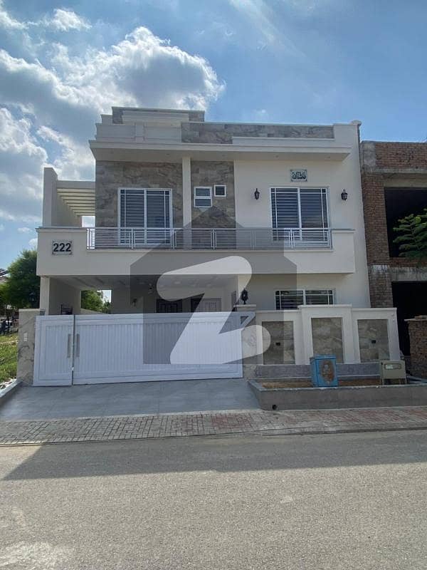 ٹاپ سٹی 1 اسلام آباد میں 5 کمروں کا 10 مرلہ مکان 4.9 کروڑ میں برائے فروخت۔