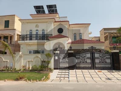 Fully Furnished Room Available - For Females Only - Lake City