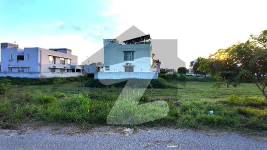 1 KANAL Plot Next To Corner Near Park Main Road 70 Ft Road Mosque S 432