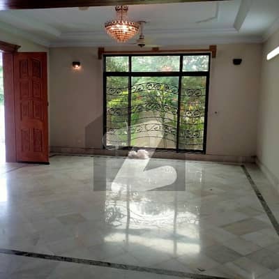 ایف ۔ 11/4 ایف ۔ 11,اسلام آباد میں 6 کمروں کا 1 کنال مکان 3.9 لاکھ میں کرایہ پر دستیاب ہے۔