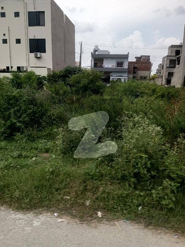 ایل ڈی اے ایوینیو لاہور میں 10 مرلہ رہائشی پلاٹ 95.0 لاکھ میں برائے فروخت۔