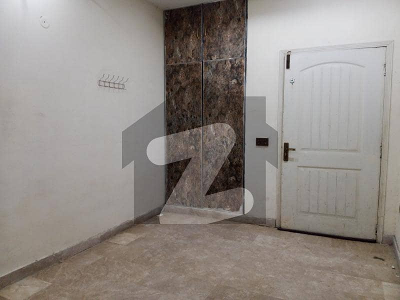 الحمرا ٹاؤن لاہور میں 1 کمرے کا 3 مرلہ فلیٹ 25.0 ہزار میں کرایہ پر دستیاب ہے۔ الحمرا ٹاؤن لاہور میں 1 کمرے کا 3 مرلہ فلیٹ 25.0 ہزار میں کرایہ پر دستیاب ہے۔