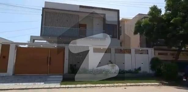 ڈی ایچ اے فیز 8 ڈی ایچ اے ڈیفینس,کراچی میں 6 کمروں کا 1 کنال مکان 20.5 کروڑ میں برائے فروخت۔