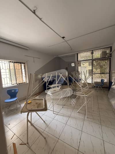 1500 sq yard bungalow 25room block 7 Gulshan