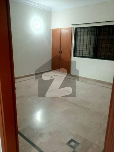 Flat available 2 bed lounge and 2 bed dd 3 bed dd