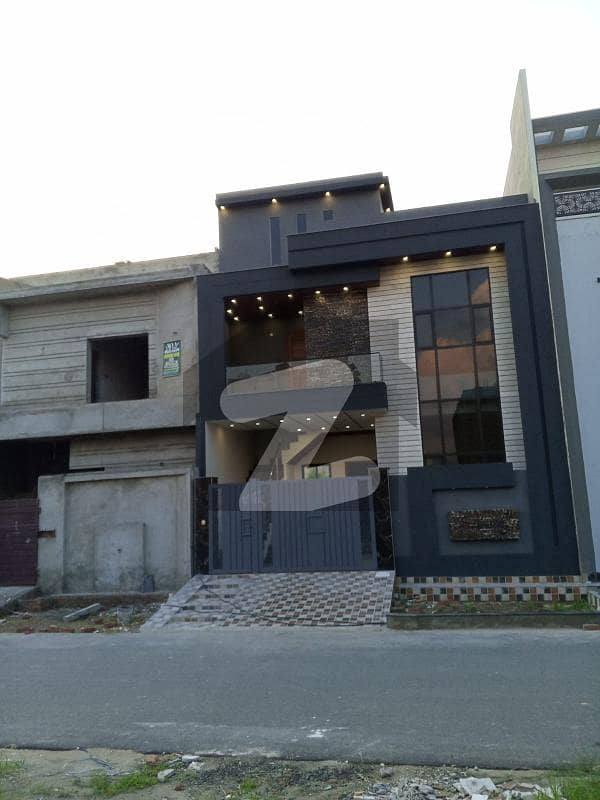 ستارہ گولڈ سٹی ستیانہ روڈ,فیصل آباد میں 5 کمروں کا 5 مرلہ مکان 1.99 کروڑ میں برائے فروخت۔