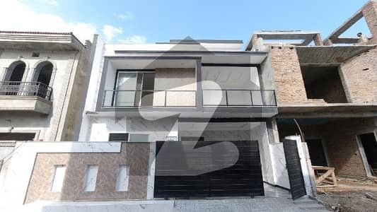 On Excellent Location 10 Marla Spacious House Available In Aryan Enclave For sale