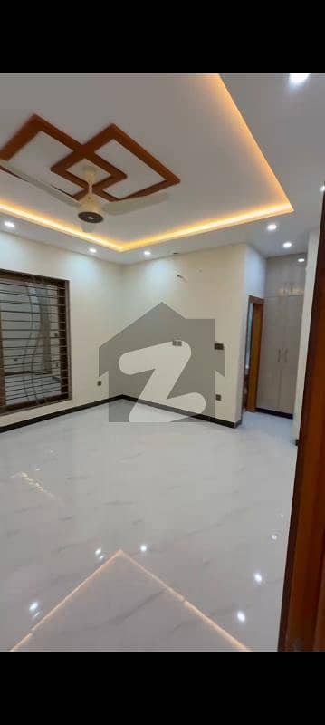 بی ۔ 17 اسلام آباد میں 5 کمروں کا 8 مرلہ مکان 3.5 کروڑ میں برائے فروخت۔