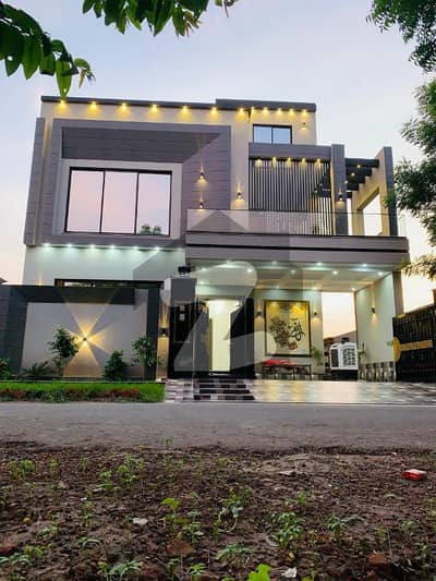 ویلینشیاء ہاؤسنگ سوسائٹی لاہور میں 5 کمروں کا 10 مرلہ مکان 4.7 کروڑ میں برائے فروخت۔