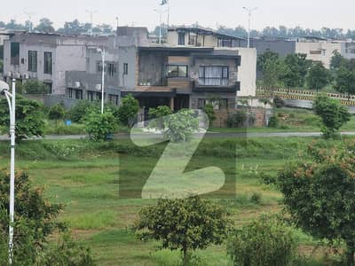 S Block main aik kanal ka plot urgent sale Kerna hy