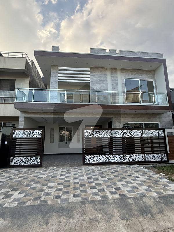 جناح گارڈنز ایف ای سی ایچ ایس,اسلام آباد میں 4 کمروں کا 10 مرلہ مکان 4.5 کروڑ میں برائے فروخت۔ جناح گارڈنز ایف ای سی ایچ ایس,اسلام آباد میں 4 کمروں کا 10 مرلہ مکان 4.5 کروڑ میں برائے فروخت۔